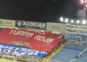 La FESFUT multa a Alianza y FAS por la quema de pólvora en el Estadio Cuscatlán el día de la tragedia que dejó 12 fallecidos