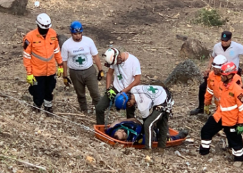 Rescatan a hombre que cayó al fondo de un barranco de 20 metros en Zaragoza, La Libertad