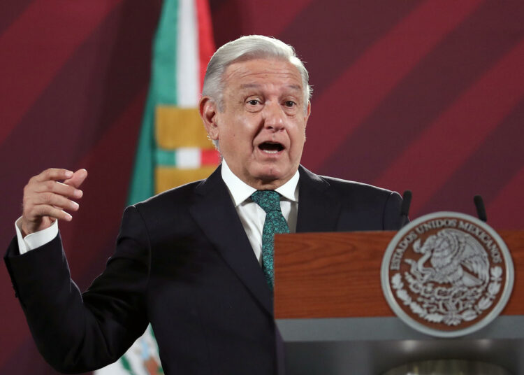 El presidente de México no descarta que su gobierno participe en la compra de Banamex