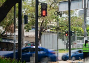 MOPT supervisa semáforos peatonales en San Salvador