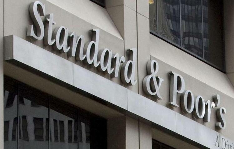 Standard & Poor’s mejora calificación crediticia de El Salvador