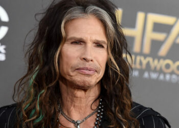 El cantante de Aerosmith, Steven Tyler intenta que no se utilice una prueba clave en el juicio por agresión sexual