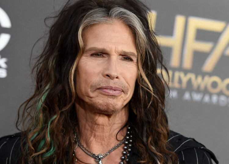 El cantante de Aerosmith, Steven Tyler intenta que no se utilice una prueba clave en el juicio por agresión sexual