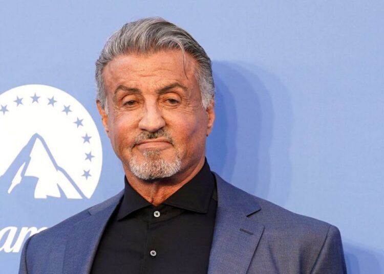 Sylvester Stallone le declara la guerra a la cultura ‘Woke’: “El contenido políticamente correcto y LGBT es basura”