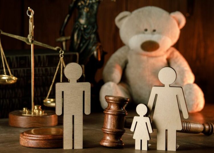 Decretan instrucción para un hombre acusado de deber a su hija $43,200 en cuotas alimenticias