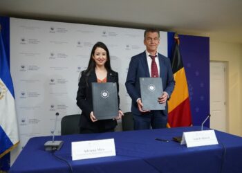 Cancillería firma memorándum de colaboración con ASL Airlines Belgium