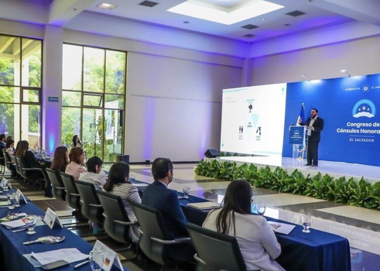 Funcionarios destacan avances en temas de salud y vivienda