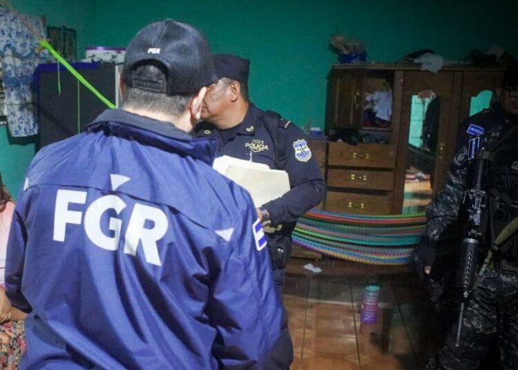 Fiscalía giró 15 órdenes de captura contra sujetos que se dedicaban al tráfico ilegal de personas