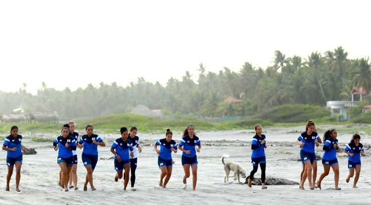 La selecta de playa femenina comienza a forjar su camino a Bali