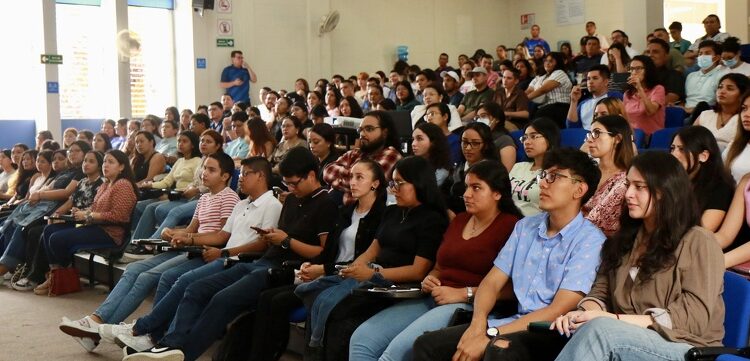¡Capacitados voluntarios de Protocolo VIP y Prensa!