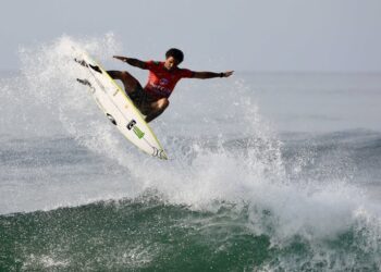 Bryan Pérez dio pelea en el Surf City El Salvador Pro