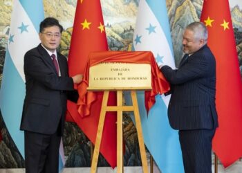 Honduras inaugura embajada en China tras romper con Taiwán