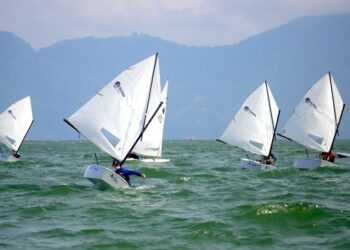 Veleristas entrenan en el Lago de Ilopango de cara a San Salvador 2023