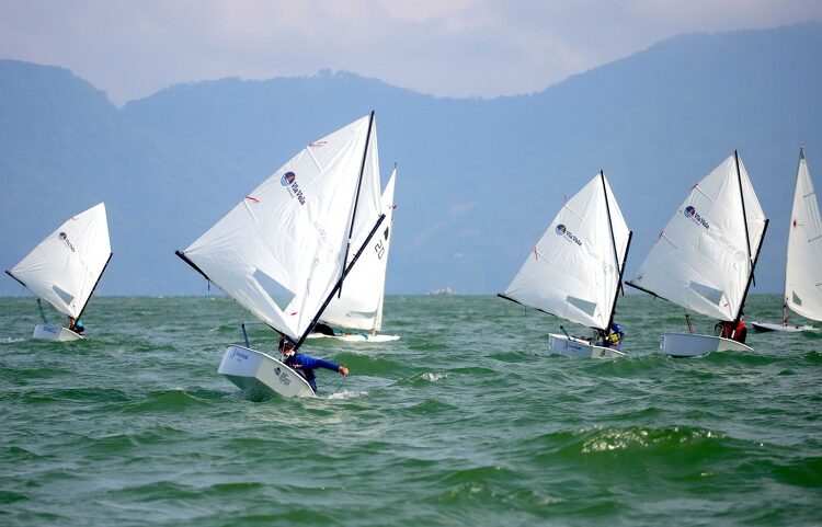 Veleristas entrenan en el Lago de Ilopango de cara a San Salvador 2023