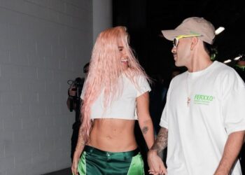 Karol G y Feid no esconden su amor, fueron vistos tomados de la mano