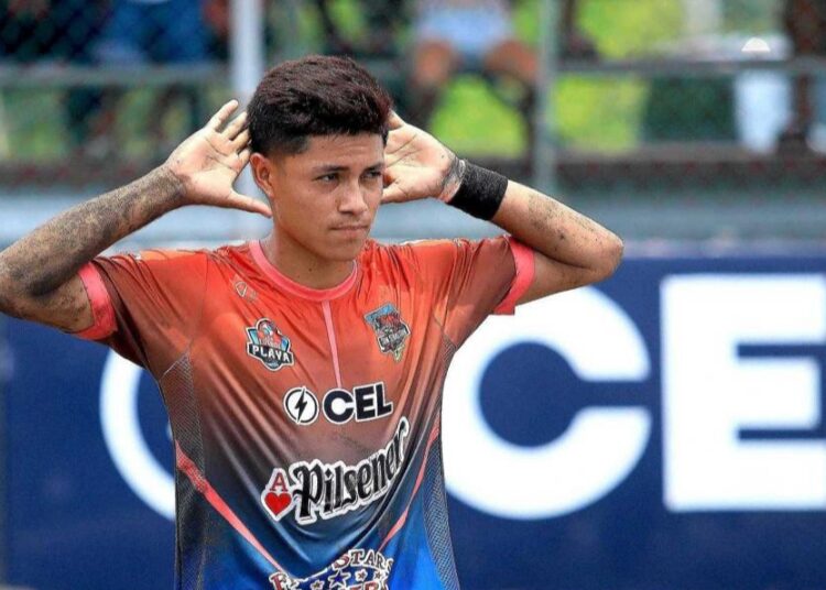 Óscar Flores, líder de goleo para San Sebastián