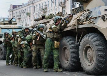 El jefe del Grupo Wagner anunció que sus tropas frenan su avance a Moscú para “no derramar sangre rusa”