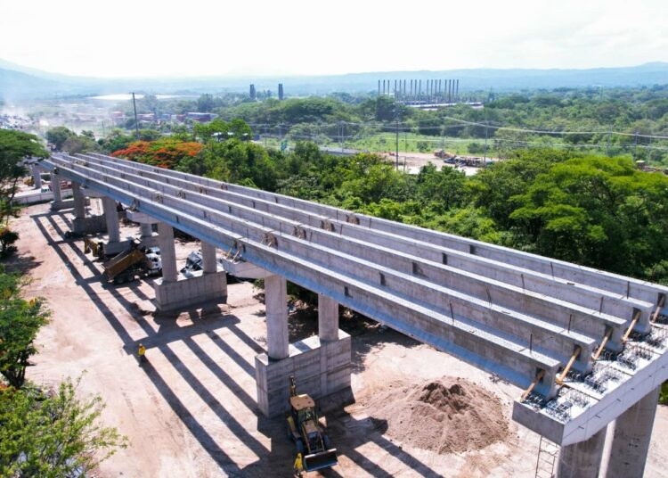 Avanza la construcción de dos pasos elevados del redondel Integración