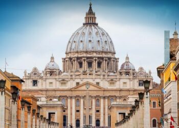 El Vaticano investiga transferencias millonarias a fondo de inversión