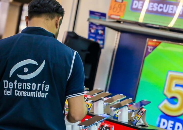 Defensoría inspecciona comercios previos al Día del Padre