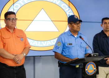 Autoridades atienden a familias afectadas por las lluvias