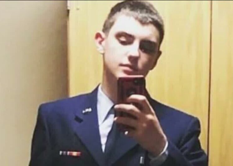 Acusaron formalmente al autor de la filtración del Pentágono por transmisión de datos clasificados