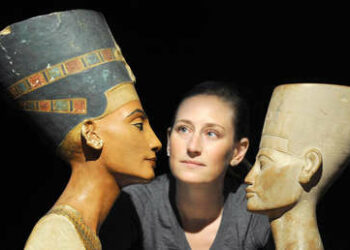 Egipto veta a arqueólogos neerlandeses por retratar a Beyoncé y Rihanna como la reina Nefertiti