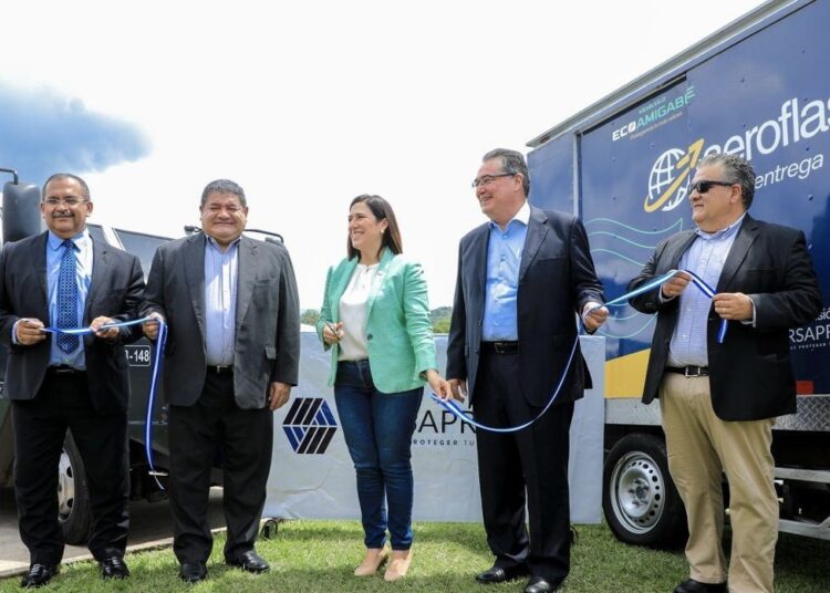 Empresas de mensajería incorporan nueva flota de vehículos eléctricos e híbridos