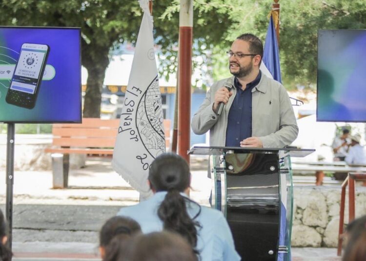 Instalan internet de alta velocidad en el parque de La Palma, Chalatenango