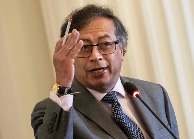 El presidente colombiano Gustavo Petro asegura que su campaña no ha recibido dinero narco y que no acepta chantajes