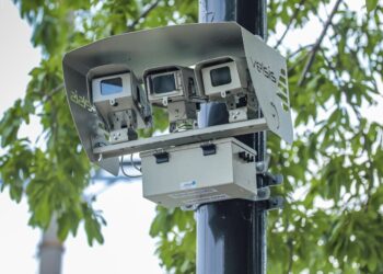 Sistema de semáforos lleva un 30 % de avance en varias arterias del país