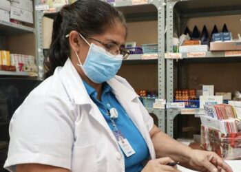 Encargados de farmacias Fosalud reciben acreditación para fortalecer el servicio