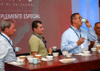 Exponen logros de la caficultura a participantes del Congreso de Cónsules Honorarios