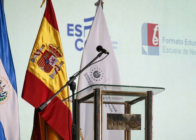 Gobierno impulsa la especialización profesional de salvadoreños a través de becas