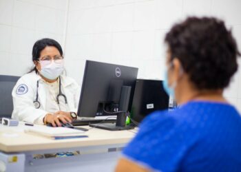 Programa de especialización médica el ISSS eleva el número de médicos residentes