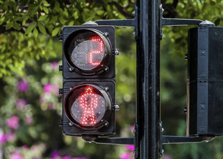 Sistema de semáforos inteligentes avanza en diversos puntos estratégicos del país