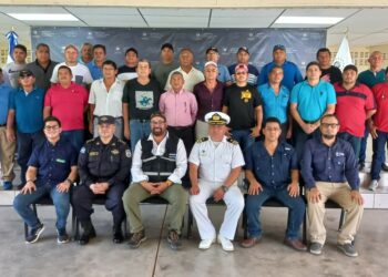 Acreditan a capitanes de embarcaciones industriales camaroneras