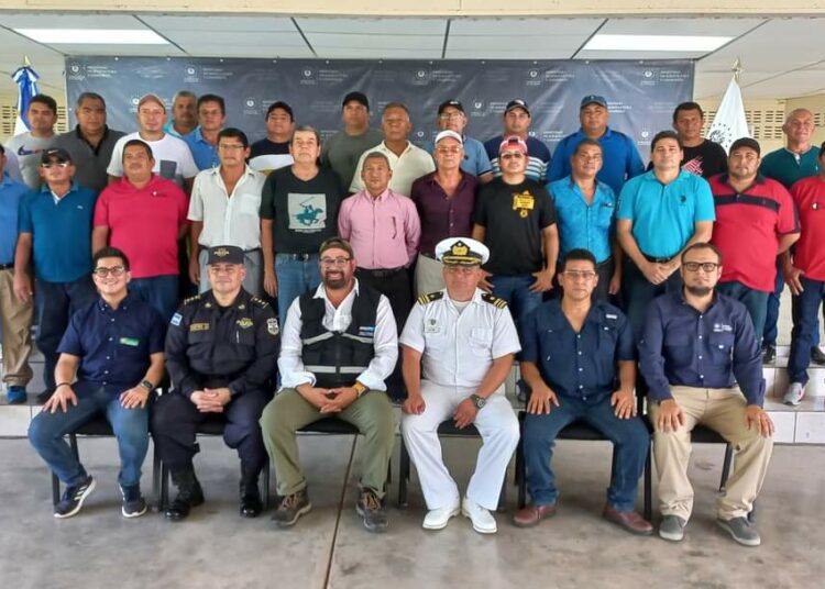 Acreditan a capitanes de embarcaciones industriales camaroneras