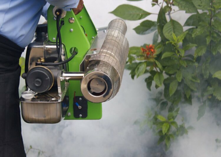 Realizan tareas de fumigación en escenarios deportivos de los juegos San Salvador