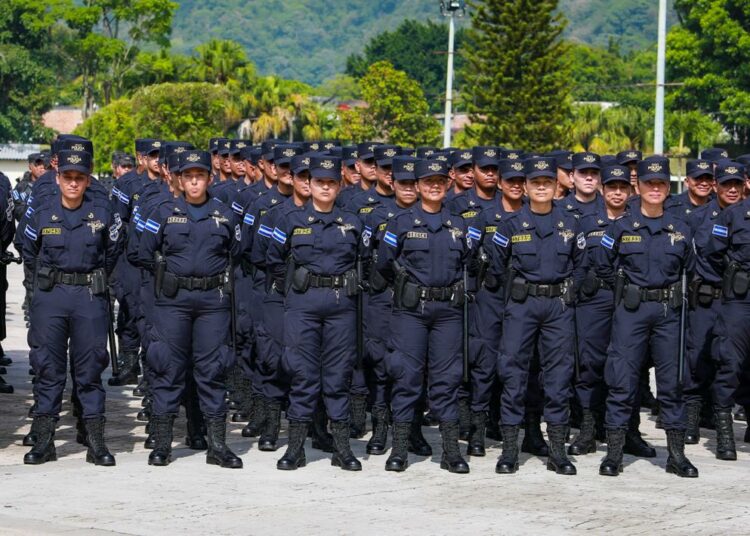 Juramentan la promoción de nuevos policías