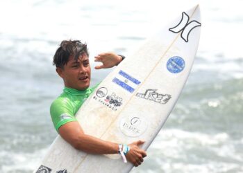 Porfirio Miranda continúa en competencia en el Surf City El Salvador ISA World Surfing Games 2023
