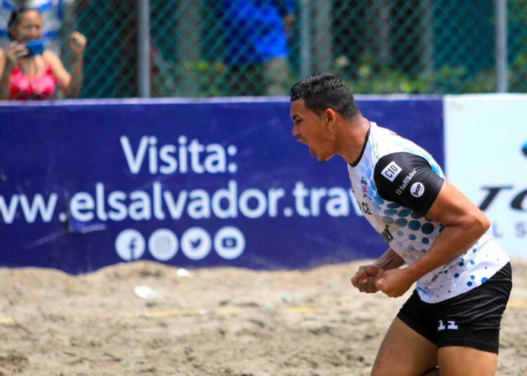 Rubén Batres regresó a las canchas con gol