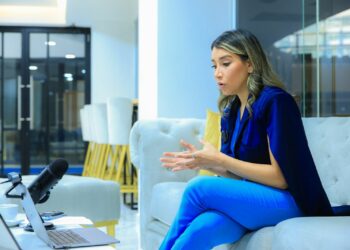 Dania González resaltó la seguridad que se vive en nuestro país en el foro «La Juventud salvadoreña y su participación en la democracia»