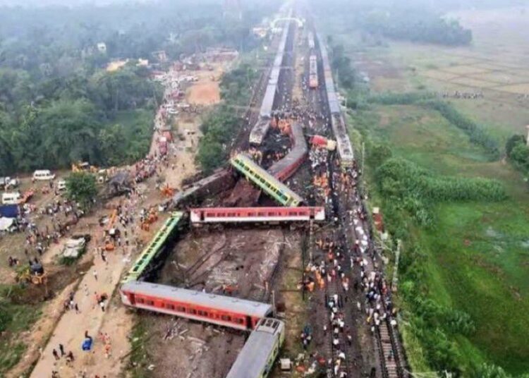 Catástrofe ferroviaria en India se debió a “falla de señalización”, según autoridades