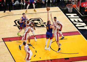 Los Denver Nuggets derrotan a los Miami Heat en el tercer partido y se ubican 2-1 en las finales