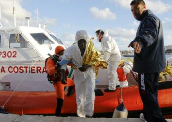 Al menos 17 migrantes muertos en naufragio en el mar Jónico
