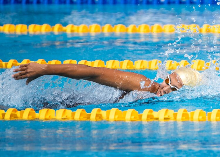 La salvadoreña Fátima Portillo ganó su «heat» en la categoría 400 metro libres en natación