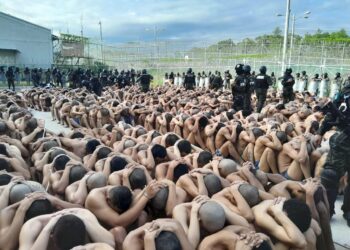 Militares toman control de cárceles en Honduras tras muerte de reclusas