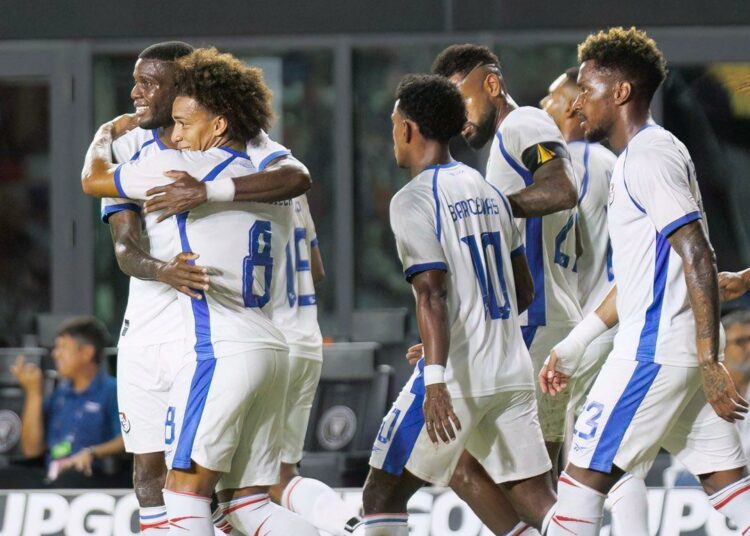 Panamá derrota 2-1 a Costa Rica y se coloca líder del Grupo C en la Copa Oro