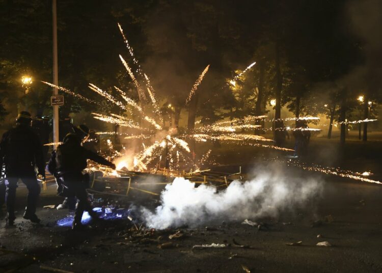 Unos 600 detenidos en tercera noche de disturbios en Francia